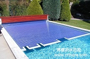 Automatic swimming pool cover with safety