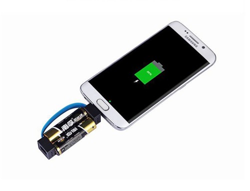 Pocket Emergency Power Supply For Phones Only Using 2 Pcs Batteries