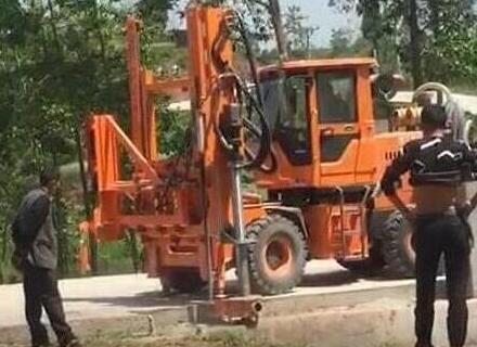 Hydraulic Highway Guardrail Pile Driver picture