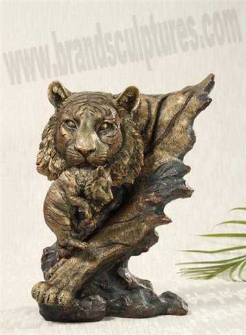 Huge Loving Fiberglass Tiger Sculpture As Zoo Decoration