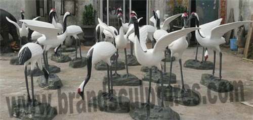 Impressive Fiberglass White Crane Animal Sculptures As Pool Decoration