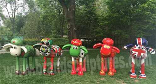 Creative Fiberglass Sheep Sculptures As Lawn Decoration