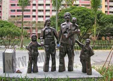 Outdoor Happy Family Copper Art Statues For Park Decor