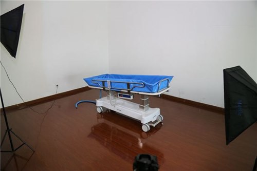 Waterproof Adjustable Shower Trolley For Bath With Four Castors With Brakes