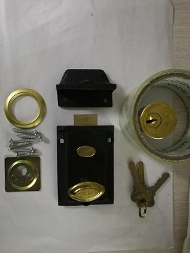 Rim lock, pin tumbler door lock